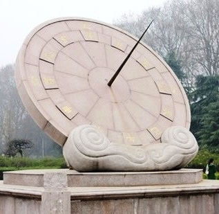 Rigui 日晷 (pointed day tablet) or equatorial sundial, Nanjing University of Science and Technology