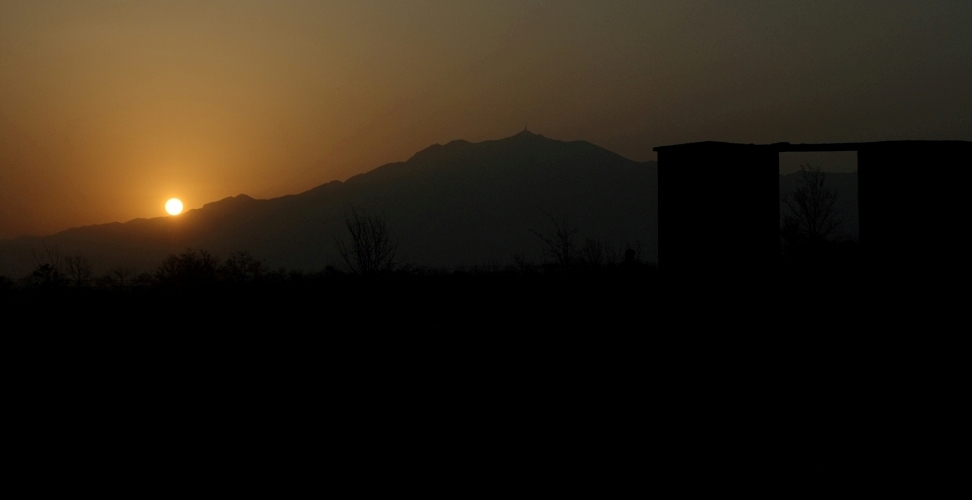 Photo of 1,493 m (≈4,900' ft) Taer Mountain and sunrise on the vernal equinox as scene from near Taosi Observatory